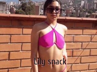 Lily_snack