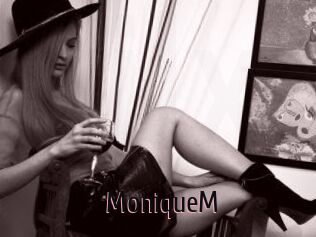 MoniqueM