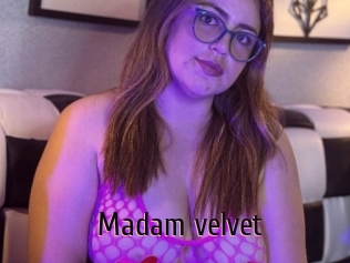 Madam_velvet