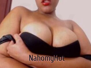 NahomyHot