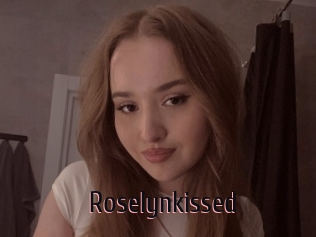 Roselynkissed