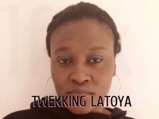 TWEKKING_LATOYA